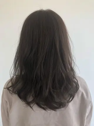 セミロング カラー 松浦 圭希のヘアスタイル