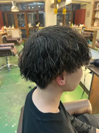 パーマ メンズ ♱地雷カラー♱ウルフ ♱ 藍衣 ♱のヘアスタイル