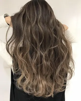 ロング ミルクティーハイトー ン💖Mikaのヘアスタイル