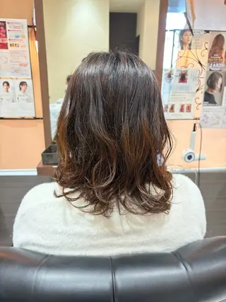 セミロング パーマ Aphrodite 横手 亜紀のヘアスタイル