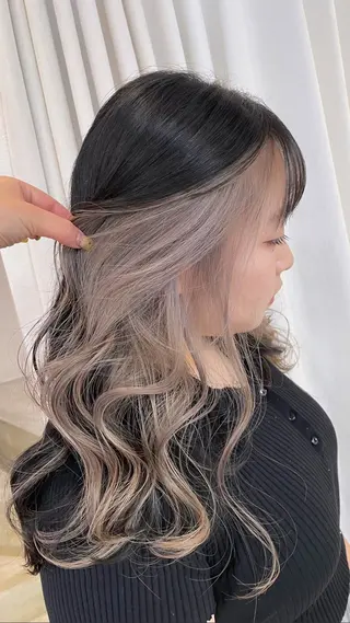 カラー Mii. 内田萌々のヘアスタイル