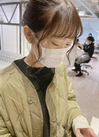 セミロング mayu🤍 透明感カラーのヘアスタイル
