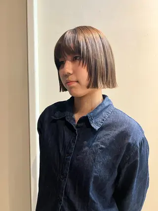 ショート あやの/レイヤー /ベージュカラーのヘアスタイル