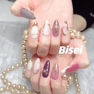 ネイル 🦋 Queenieのネイルデザイン