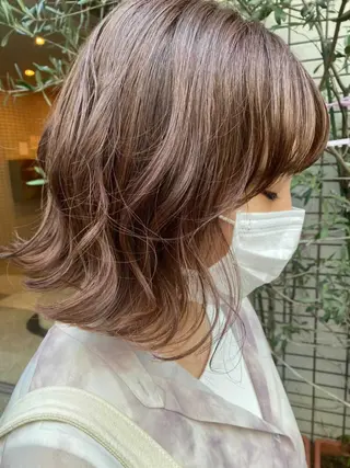 ミディアム 🐩透明感ミルクティ ーピンクニイナ🐩のヘアスタイル