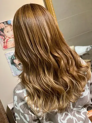ロング カラー ハイトーン得意😍 Lumiereのヘアスタイル