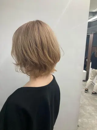 ショート カラー ブリーチ&似合せボブ 田中寛十のヘアスタイル