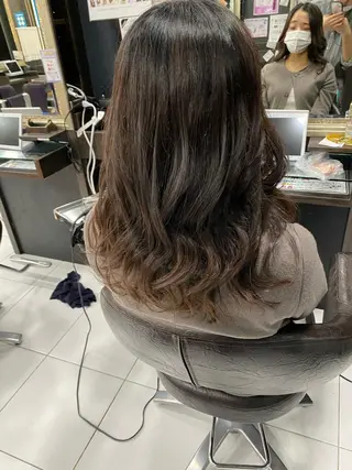 セミロング グレージュ達人/赤み 消し/ブリーチ/岩崎のヘアスタイル