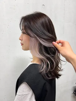 ミディアム カラー 小島 芽海のヘアスタイル