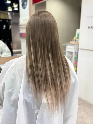 ロング RIEブリーチ& エクステ特化型のヘアスタイル