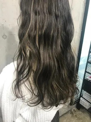 セミロング カラー パーマ ヘアアレンジ メンズ キッズ ネイル マツエク・マツパ サロンドミルク 渋谷高比良のヘアスタイル