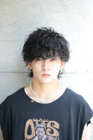 ミディアム パーマ ヘアアレンジ メンズ 🔥ニュアンス フェザー小林海斗🔥のヘアスタイル