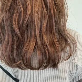 セミロング カラー 透け感カラー/ momo🦕のヘアスタイル