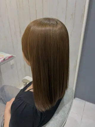 カラー 岡田 真鈴のヘアスタイル