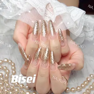 ネイル 🦋 Queenieのネイルデザイン