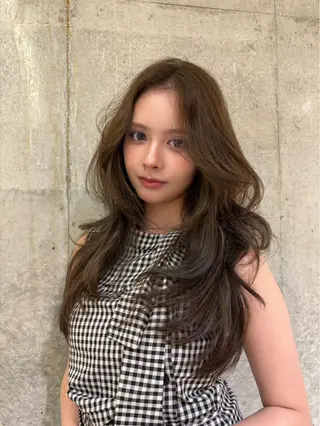 ロング カラー uuna♱/ユウナ トレンドヘア🩶のヘアスタイル