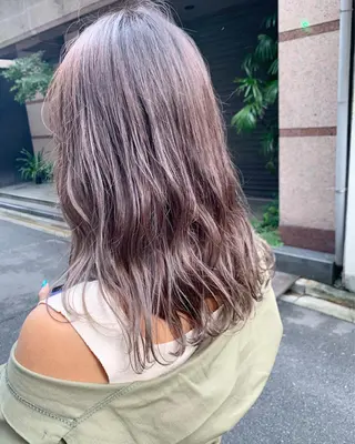 ミディアム カラー レイヤーカット 西村あきやのヘアスタイル