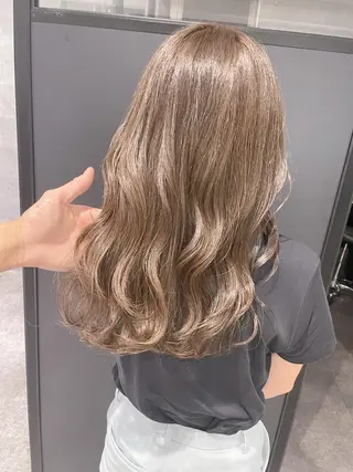 セミロング ＿WHITE鳳店 アンダーバーホワイトのヘアスタイル