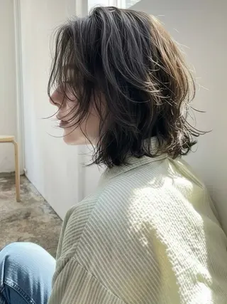 ミディアム カラー ウルフカット 811 大阪梅田 ウルフのヘアスタイル