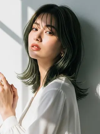 カラー Helena みなつのヘアスタイル