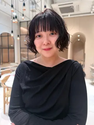 ショート パーマ mika /ミディア ム/透明感カラーのヘアスタイル
