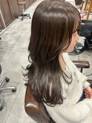 セミロング カラー オリーブベージュ/ ブリーチなし透明感のヘアスタイル