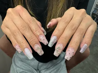 ネイル LAVISH 大和店 emi・:*+のネイルデザイン