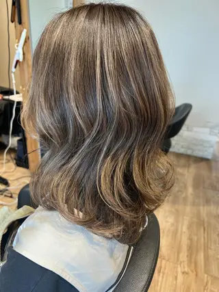カラー 早川 真幸のヘアスタイル