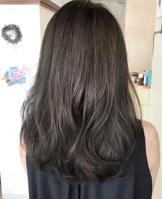 ミディアム カラー grand juteのヘアスタイル