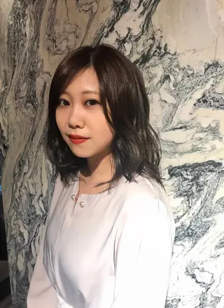 ミディアム カラー 藤井 さと実のヘアスタイル