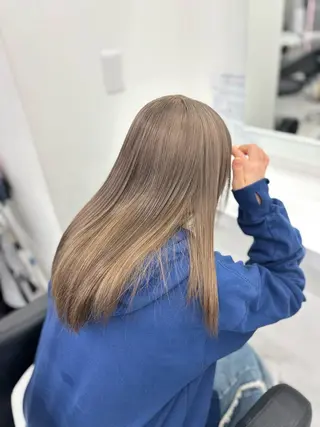 ミディアム カラー 抜け感レイヤー︴ ニュアンスカラーのヘアスタイル