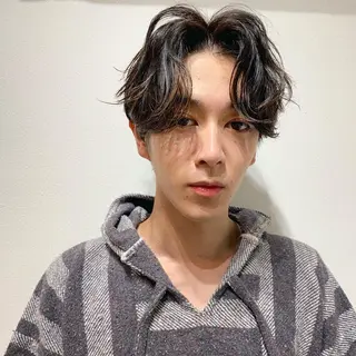 ミディアム パーマ メンズ 三矢 ちなつのヘアスタイル