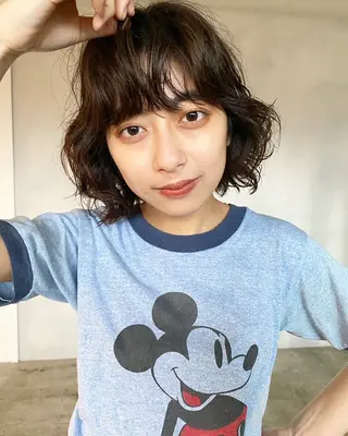 ミディアム カラー パーマ hollo 原宿のヘアスタイル