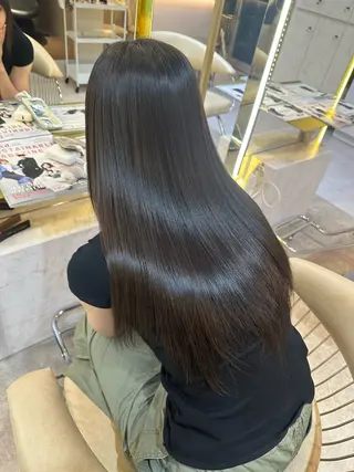 ロング Akane レイヤー/艶カラーのヘアスタイル