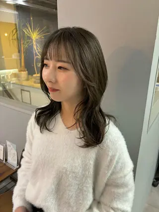 セミロング カラー きよはらちさき🍑 柔らかカラー🌱🫧のヘアスタイル