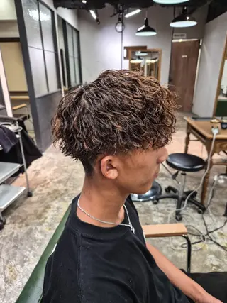 メンズ パーマ カラー 特殊パーマ 片山恭兵のヘアスタイル