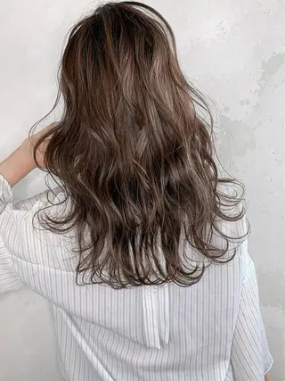 ミディアム カラー Luxbe hakataのヘアスタイル