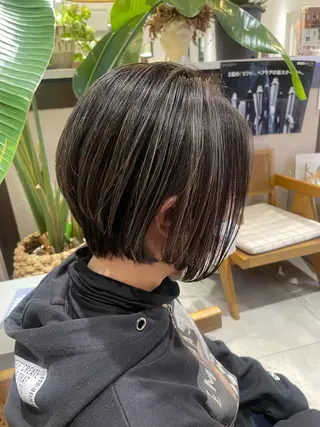 ショート 富田 紗世のヘアスタイル