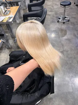 セミロング カラー 🧸ハイトーン/ミル クティー🧸のヘアスタイル