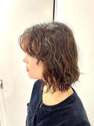 ミディアム パーマ 似合わせスタイル🪮 🌿まなべさとみ🌿のヘアスタイル
