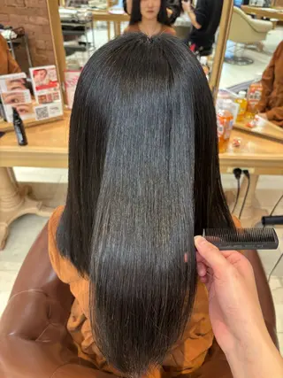 ミディアム 中里 恵梨のヘアスタイル