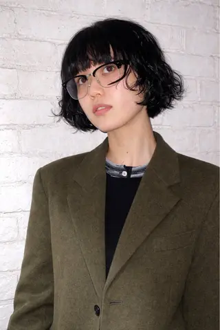 ショート カラー パーマ ズミ🦖レイヤー 艶ボブ/Wカラーのヘアスタイル