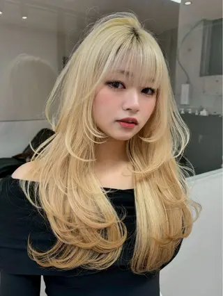 セミロング カラー Lond Le'a /ハイトーンカラーのヘアスタイル