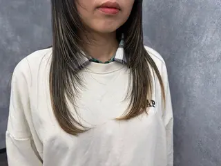ロング 郷原 奈々のヘアスタイル
