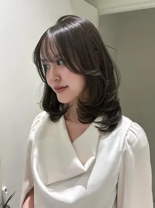 ミディアム 透明感カラー アオイのヘアスタイル
