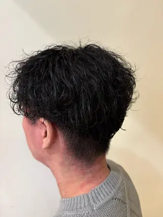 パーマ メンズ 🎨艶感ニュアンス カラー🐬櫻井海星のヘアスタイル