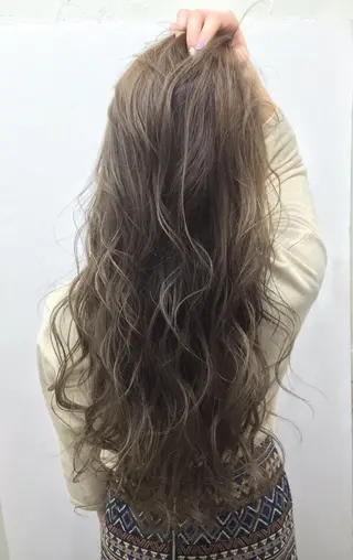 ロング カラー Loob.TOKYO MIYA🌈のヘアスタイル