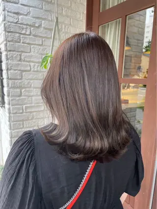 セミロング qpulaあいみ 透明感カラーのヘアスタイル