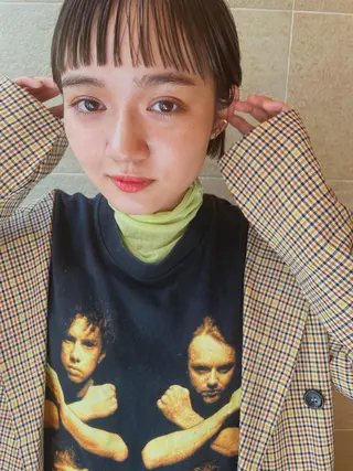 ショート 白髪ぼかしハイライト 脱白髪染めのヘアスタイル