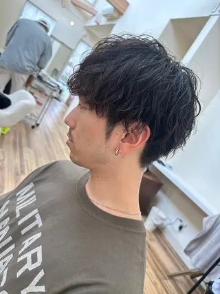 パーマ メンズ 三瓶 智広のヘアスタイル